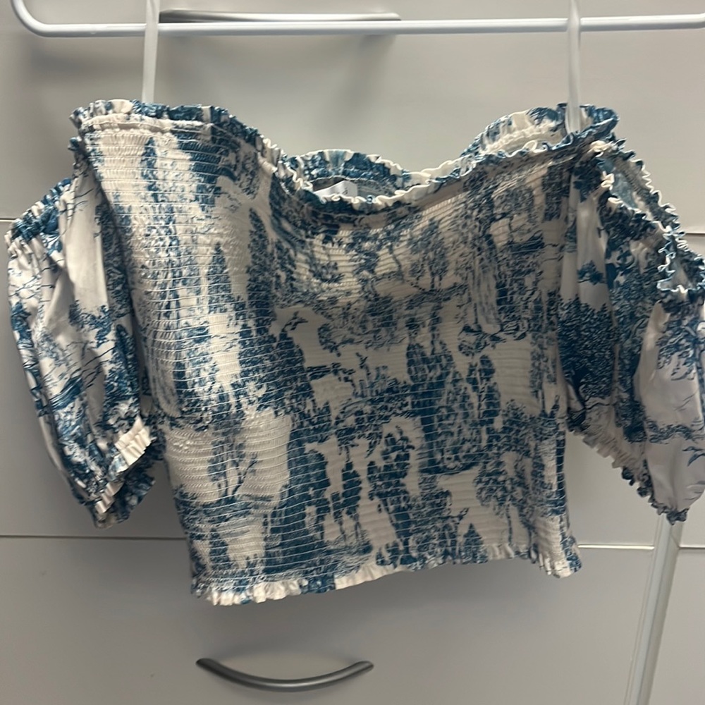 Gianni Bini off the shoulders top.